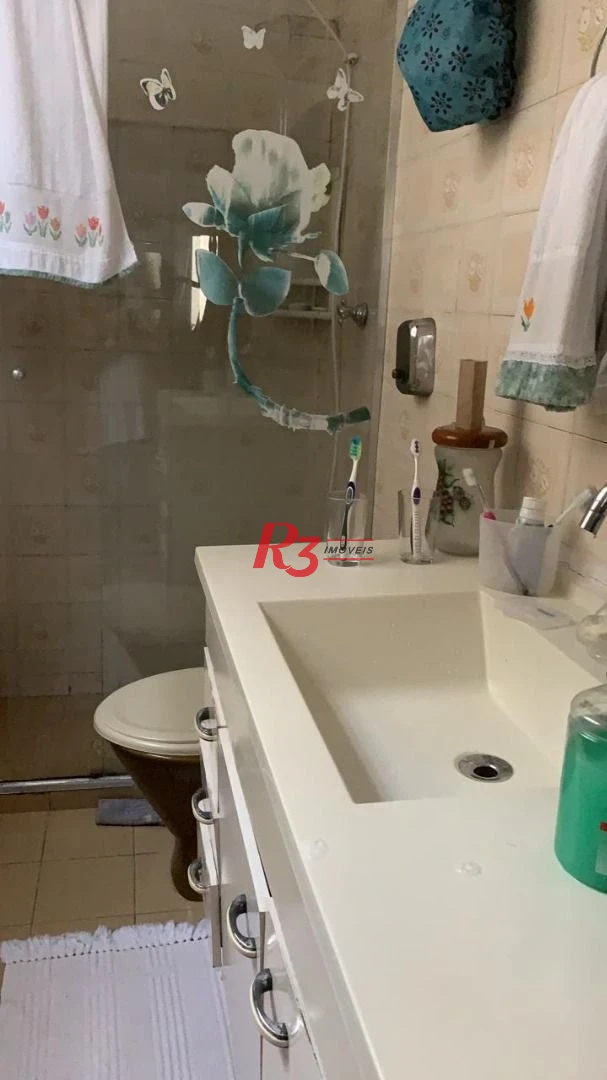Amplo apartamento no bairro do Itararé, 3 dormitórios sendo 1 suite, dependência de empregada, 1 garagem demarcada, 3 elevador, armários