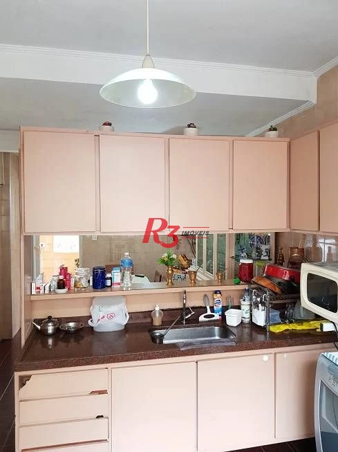 Amplo apartamento no bairro do Itararé, 3 dormitórios sendo 1 suite, dependência de empregada, 1 garagem demarcada, 3 elevador, armários