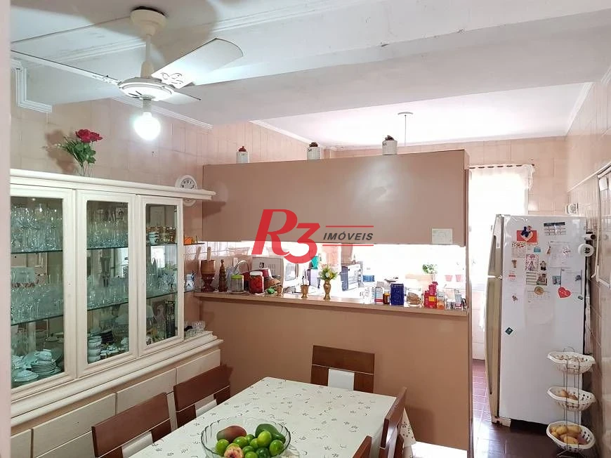Amplo apartamento no bairro do Itararé, 3 dormitórios sendo 1 suite, dependência de empregada, 1 garagem demarcada, 3 elevador, armários