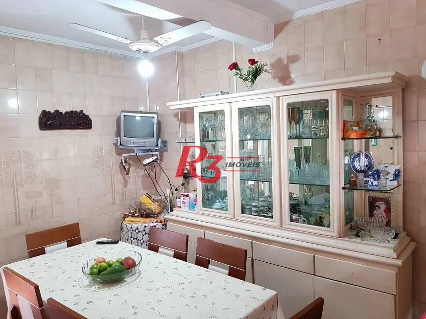 Amplo apartamento no bairro do Itararé, 3 dormitórios sendo 1 suite, dependência de empregada, 1 garagem demarcada, 3 elevador, armários