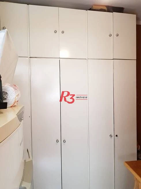 Amplo apartamento no bairro do Itararé, 3 dormitórios sendo 1 suite, dependência de empregada, 1 garagem demarcada, 3 elevador, armários