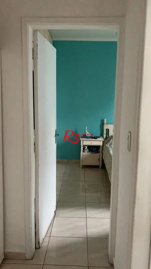Amplo apartamento no bairro do Itararé, 3 dormitórios sendo 1 suite, dependência de empregada, 1 garagem demarcada, 3 elevador, armários