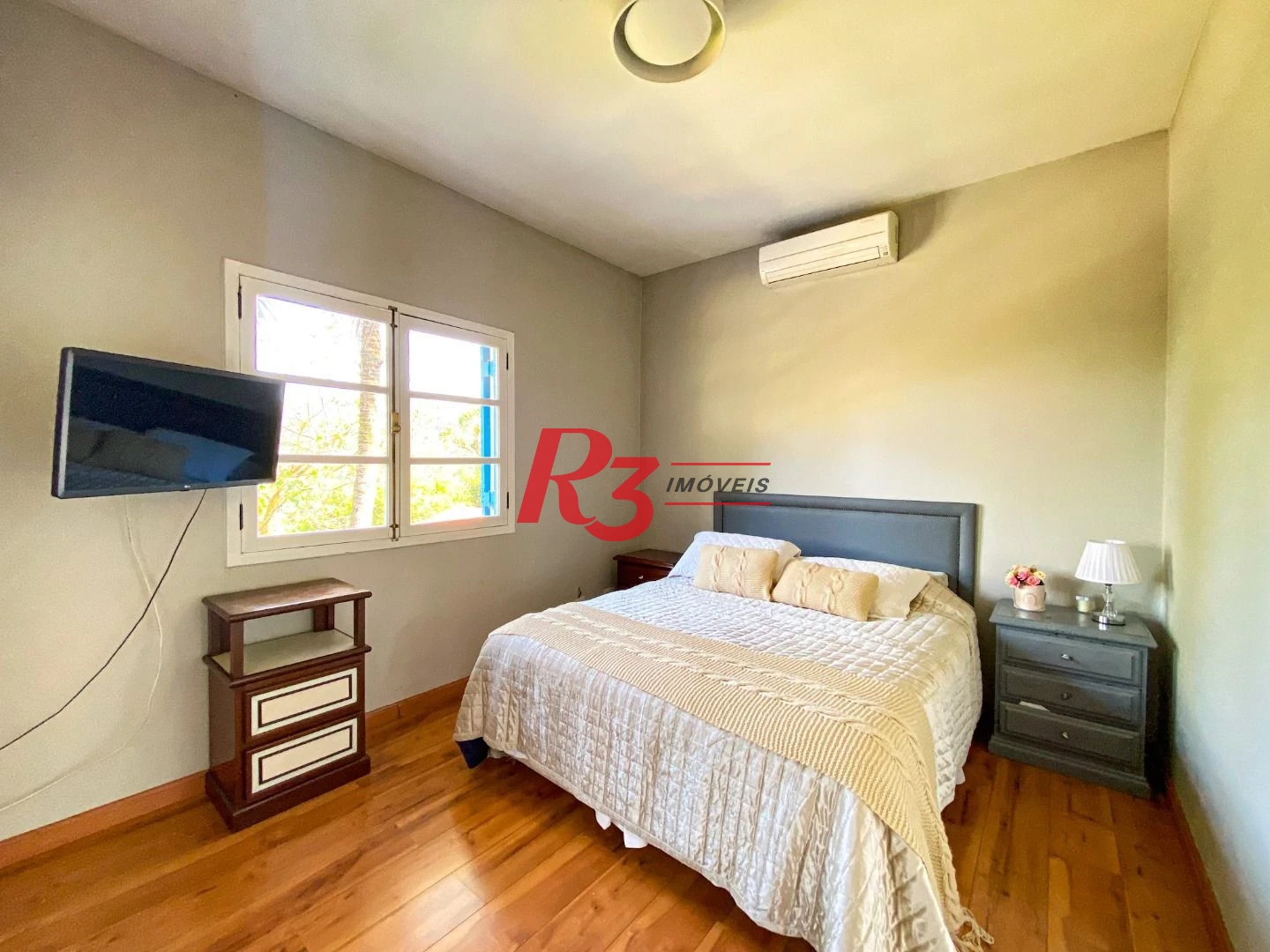 Casa com 4 dormitórios à venda, 473 m² por R$ 1.900.000,00 - Morro dos Barbosas - São Vicente/SP
