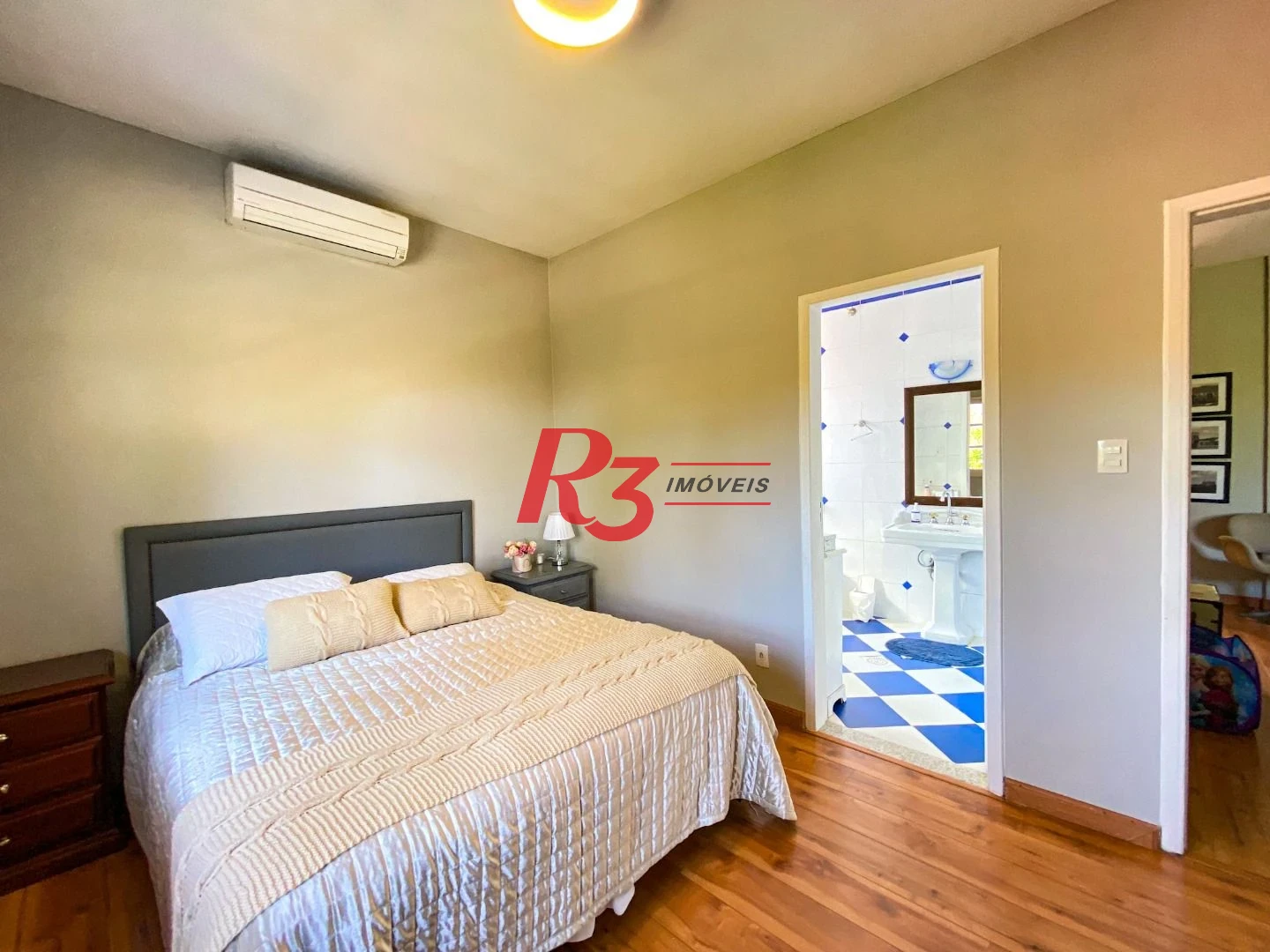 Casa com 4 dormitórios à venda, 473 m² por R$ 1.900.000,00 - Morro dos Barbosas - São Vicente/SP
