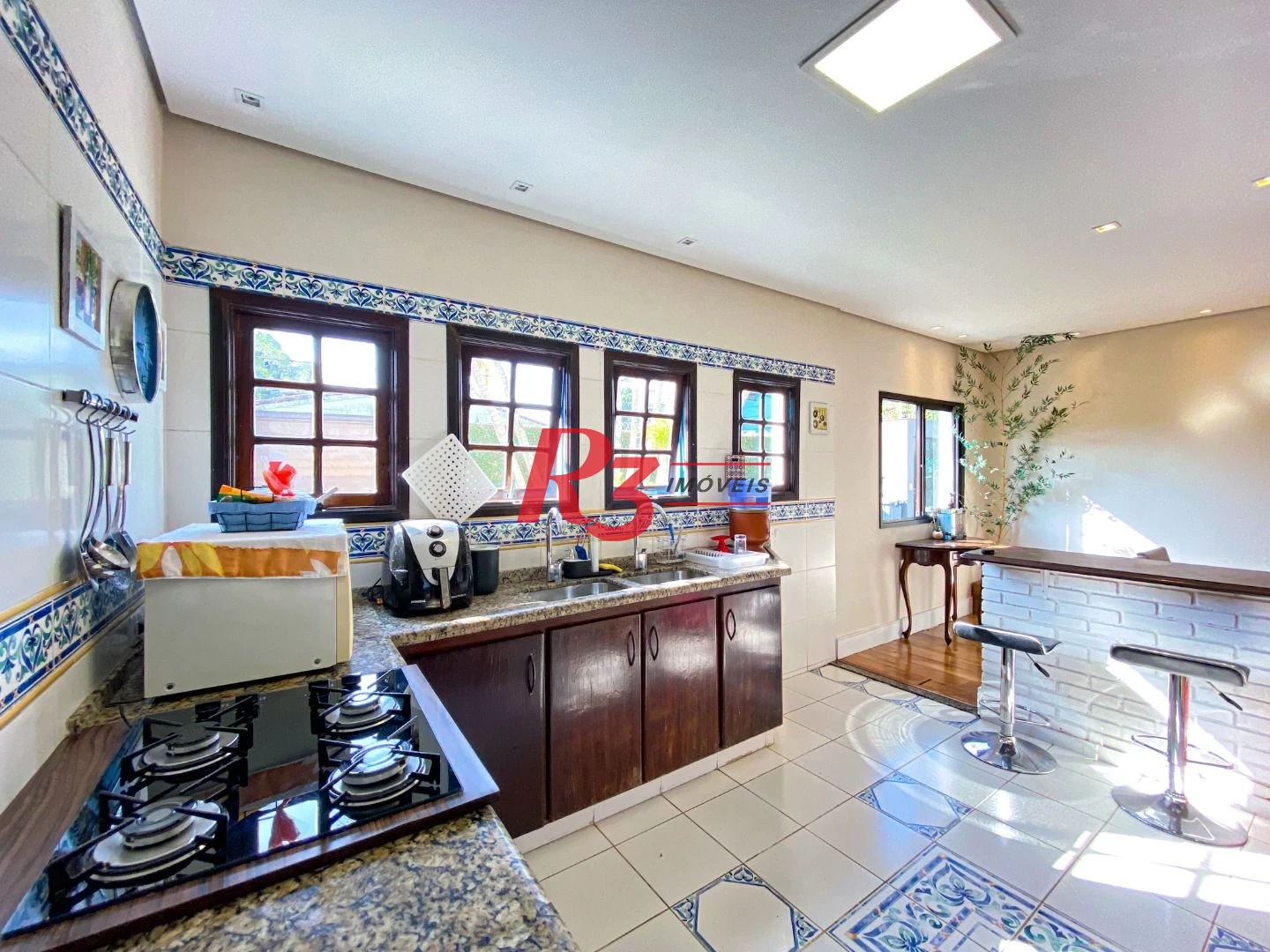Casa com 4 dormitórios à venda, 473 m² por R$ 1.900.000,00 - Morro dos Barbosas - São Vicente/SP