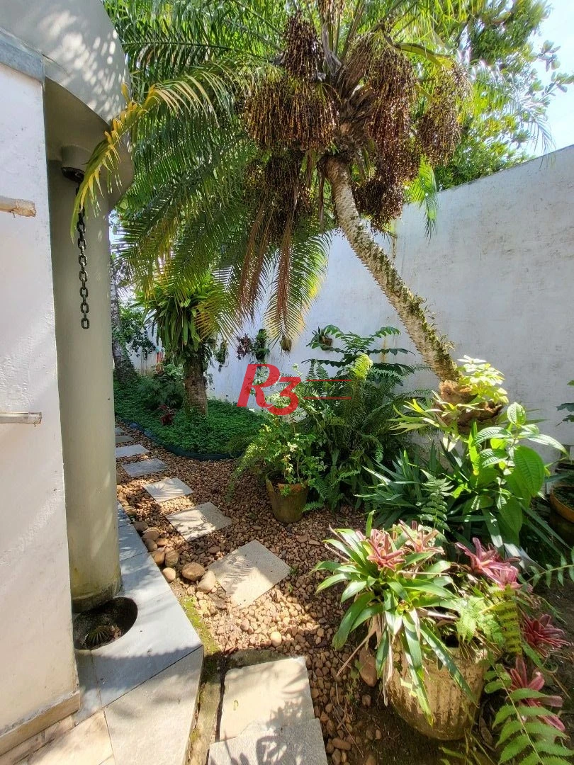 Sobrado com 6 dormitórios à venda, 263 m² - Jardim Virginia - Guarujá/SP