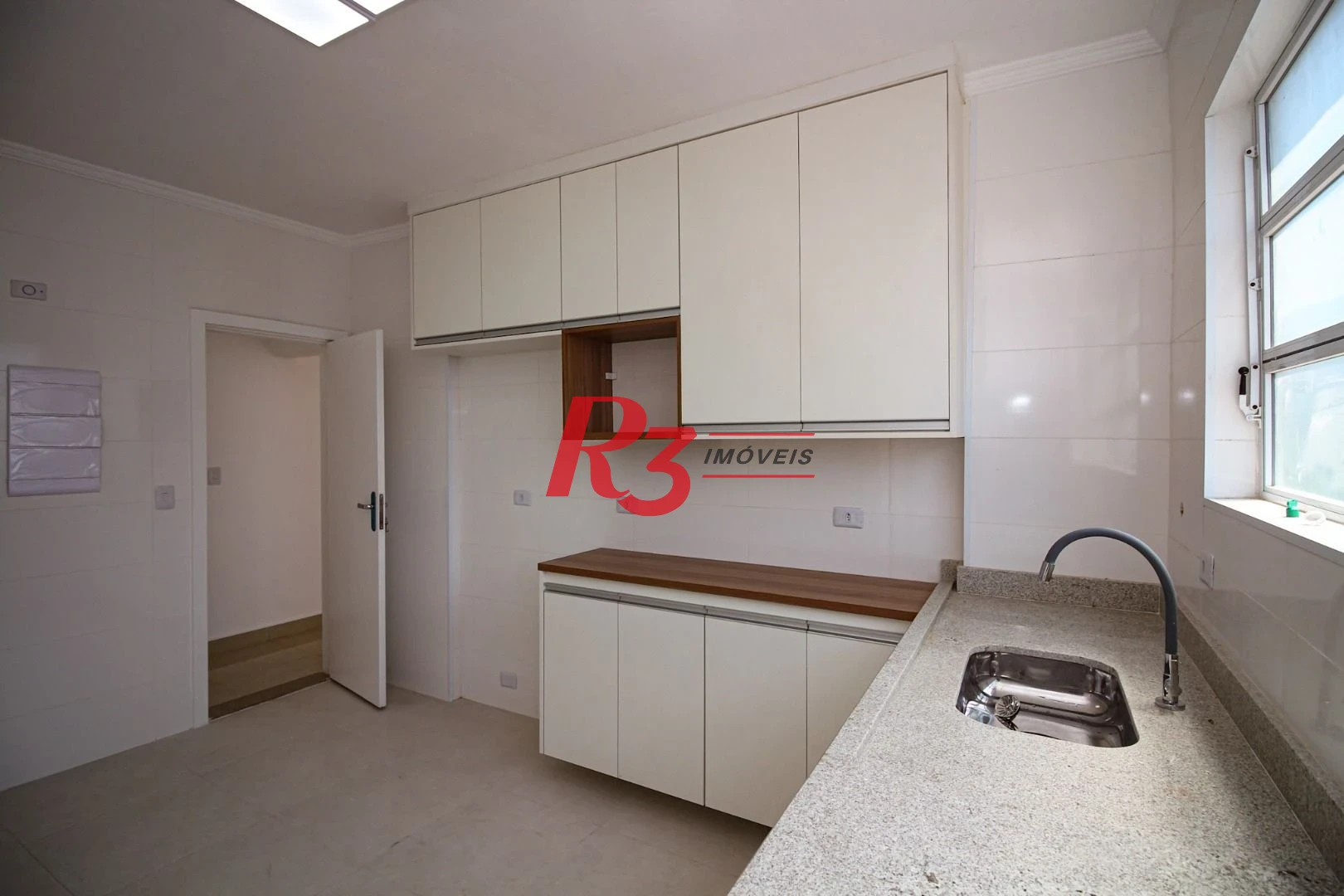 Apartamento para alugar, 108 m² por R$ 6.000,00/mês - Boqueirão - Santos/SP