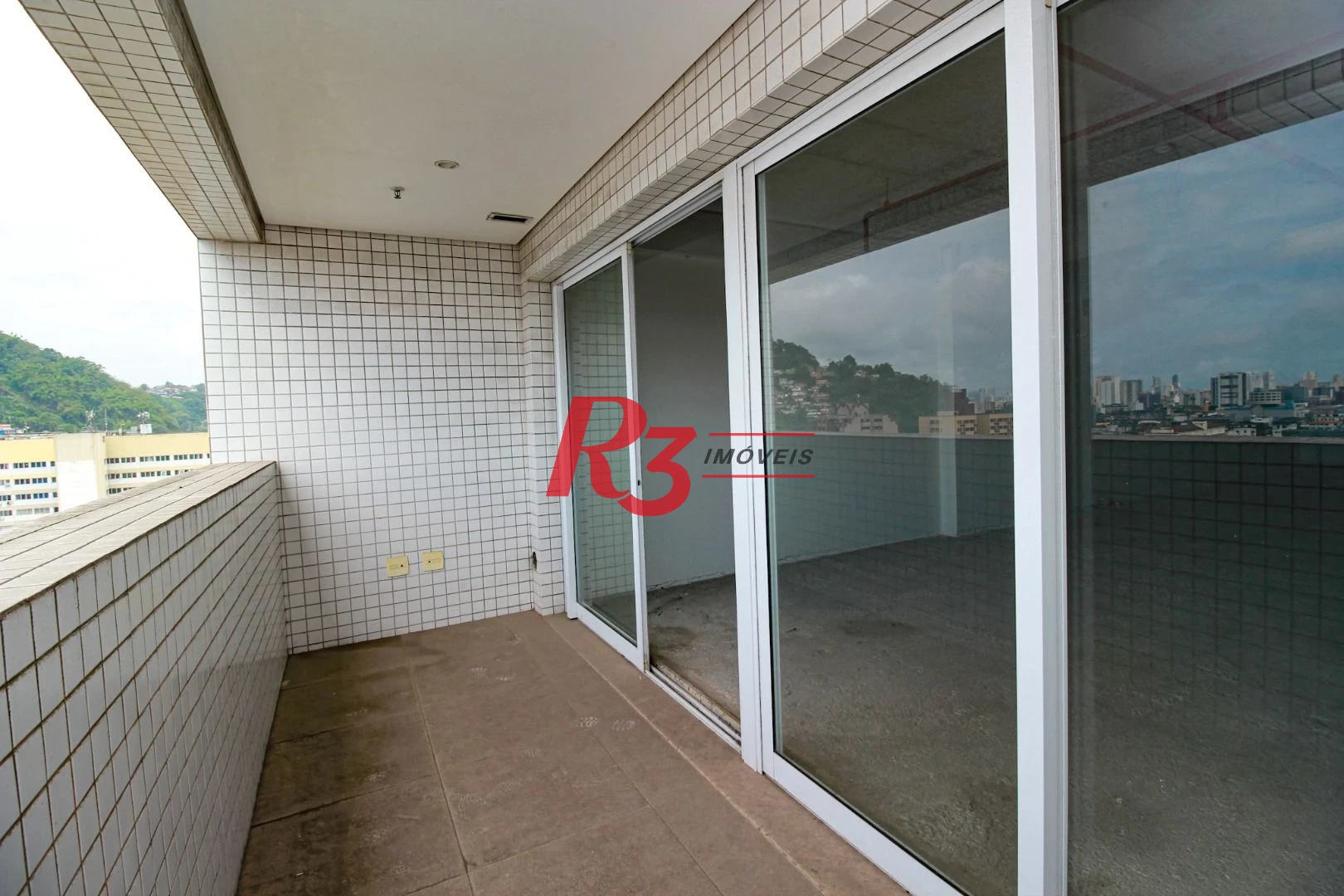 Sala, 94 m² - venda por R$ 600.000,00 ou aluguel por R$ 4.000,00/mês - Centro - Santos/SP