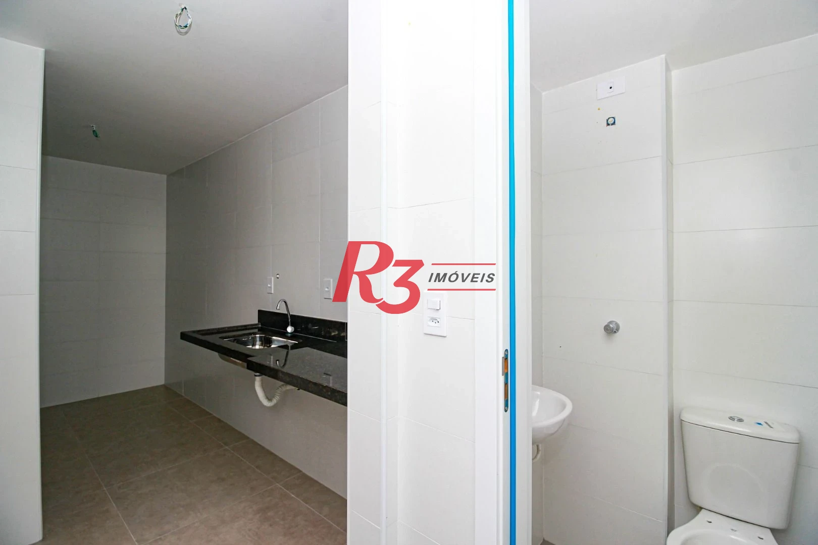 Apartamento com 2 dormitórios à venda, 58 m² por R$ 640.000,00 - Marapé - Santos/SP