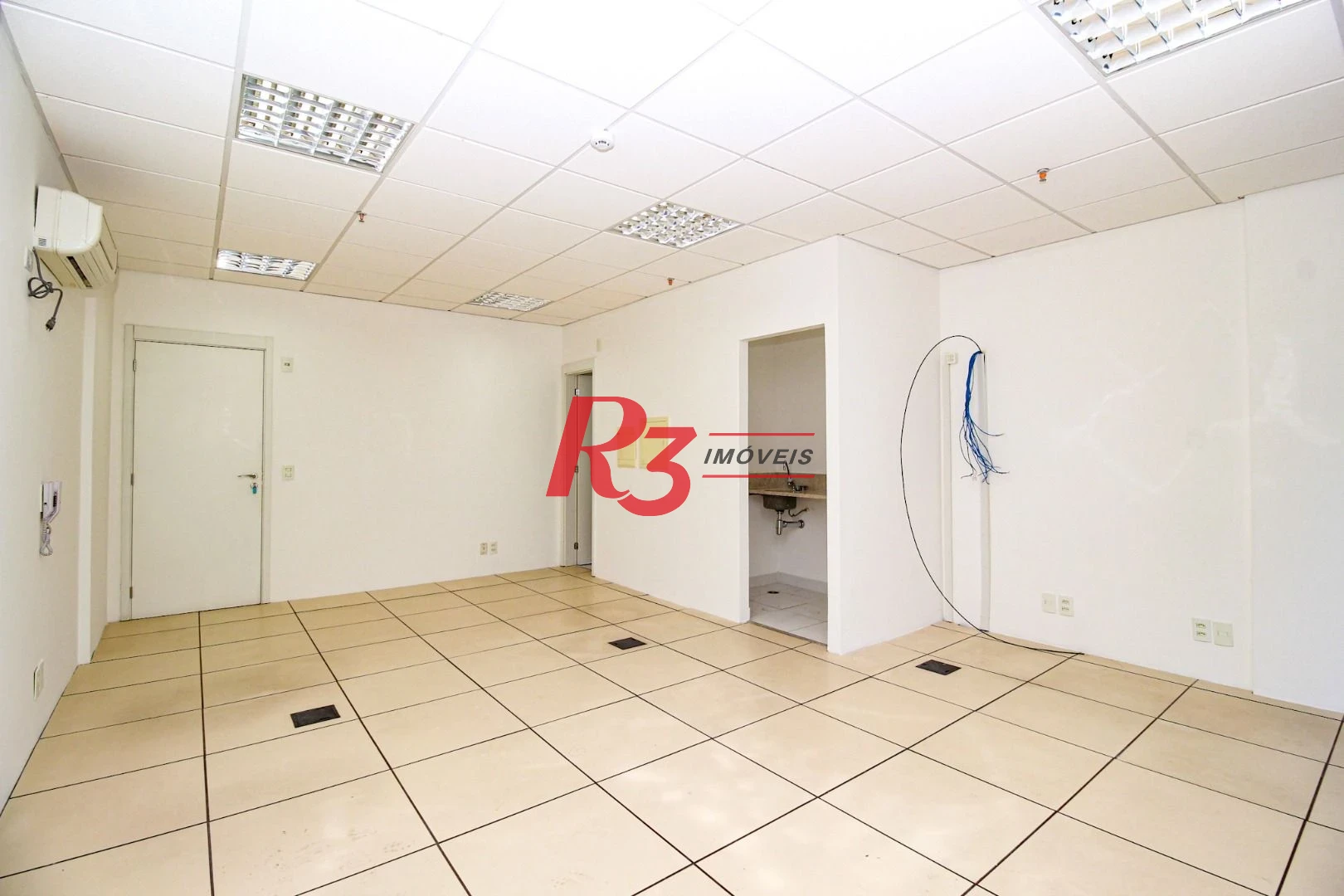 Sala, 43 m² - venda por R$ 280.000,00 ou aluguel por R$ 2.500,00/mês - Valongo - Santos/SP