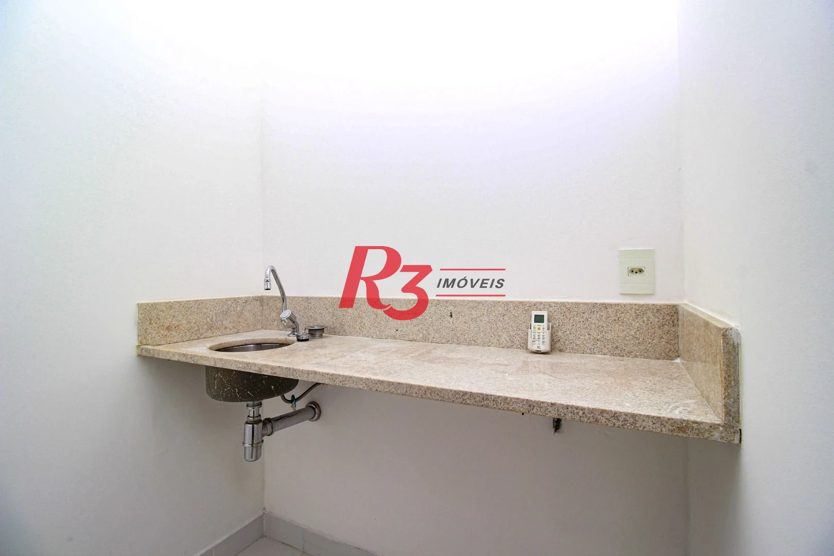 Sala, 43 m² - venda por R$ 280.000,00 ou aluguel por R$ 2.500,00/mês - Valongo - Santos/SP
