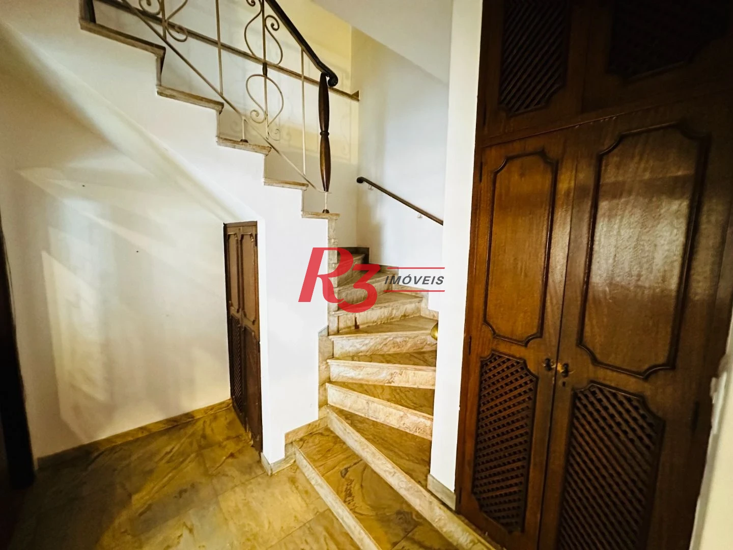 Casa para alugar, 200 m² por R$ 15.670,00/mês - Gonzaga - Santos/SP