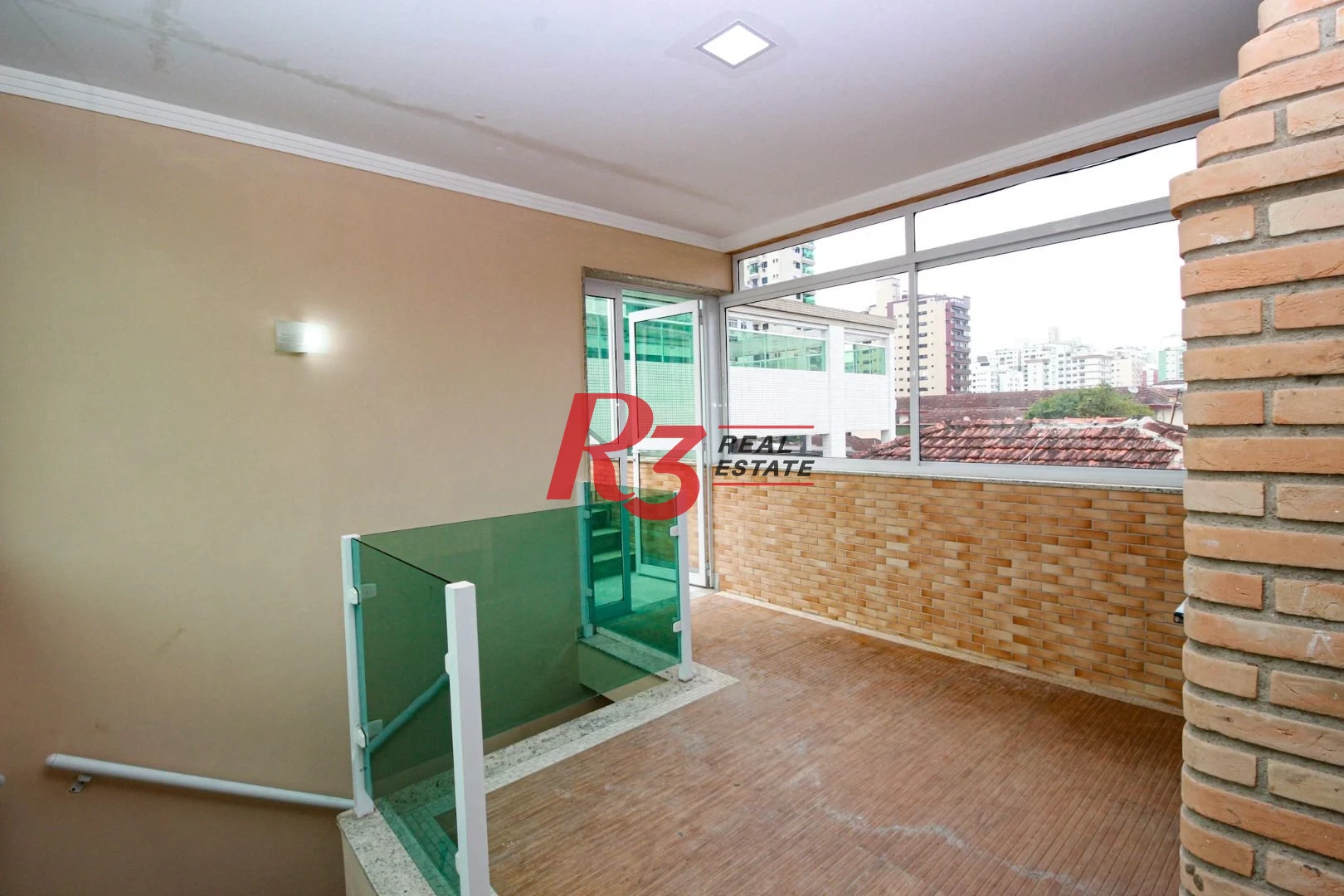 Sobrado com 4 dormitórios à venda, 320 m² por R$ 2.200.000,00 - Pompéia - Santos/SP