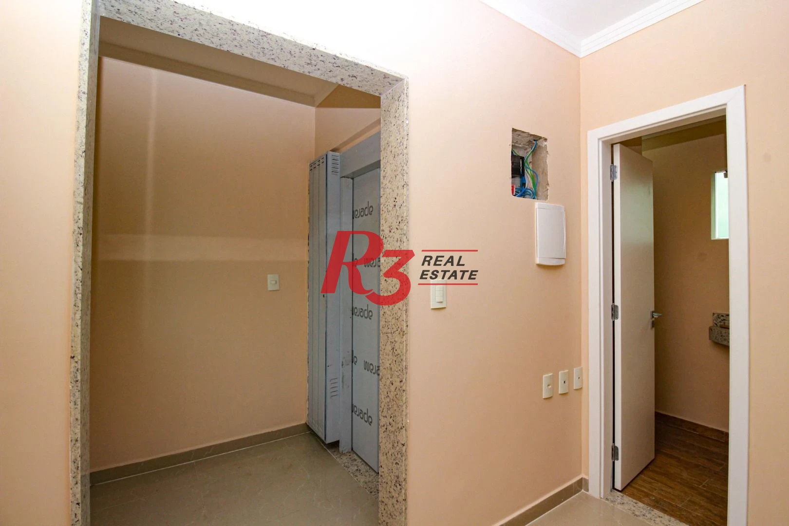 Sobrado com 4 dormitórios à venda, 320 m² por R$ 2.200.000,00 - Pompéia - Santos/SP