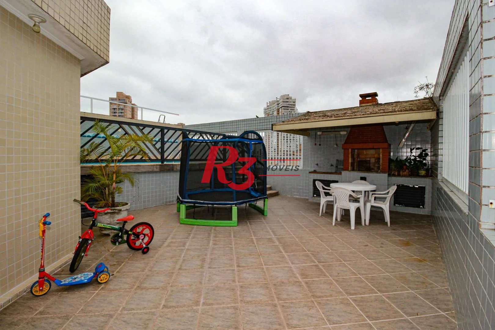 Cobertura com 3 dormitórios à venda, 271 m² por R$ 1.700.000,00 - Gonzaga - Santos/SP
