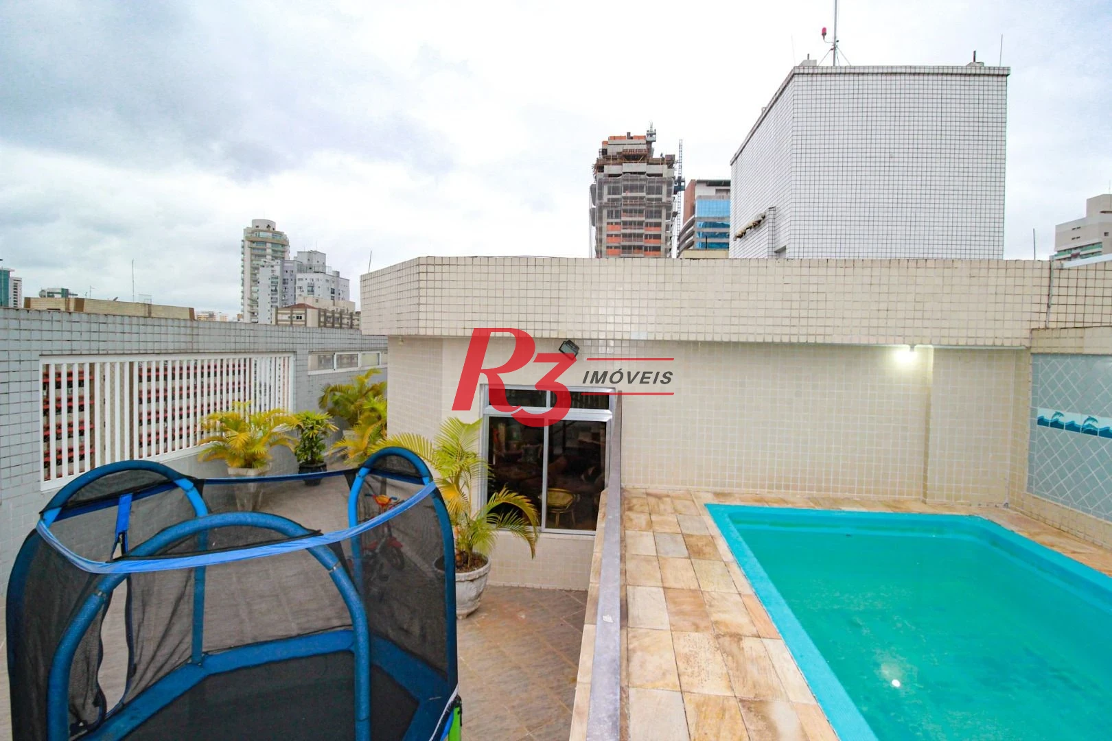 Cobertura com 3 dormitórios à venda, 271 m² por R$ 1.700.000,00 - Gonzaga - Santos/SP