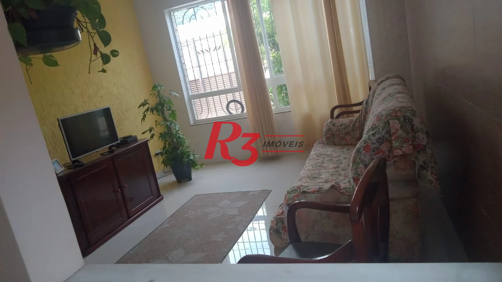 Sobrado com 3 dormitórios à venda na Vila São Jorge em Santos.