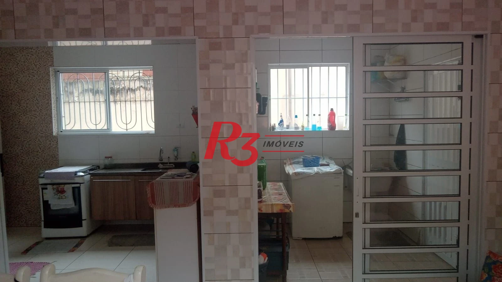 Sobrado com 3 dormitórios à venda na Vila São Jorge em Santos.