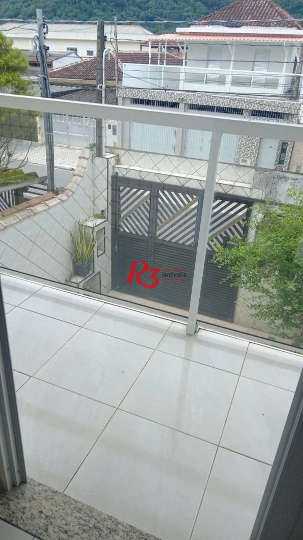 Sobrado com 3 dormitórios à venda na Vila São Jorge em Santos.