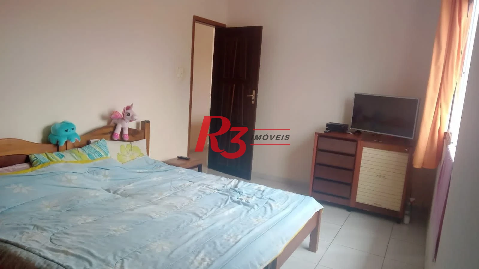 Sobrado com 3 dormitórios à venda na Vila São Jorge em Santos.
