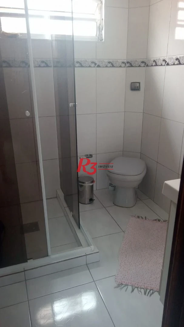 Sobrado com 3 dormitórios à venda na Vila São Jorge em Santos.