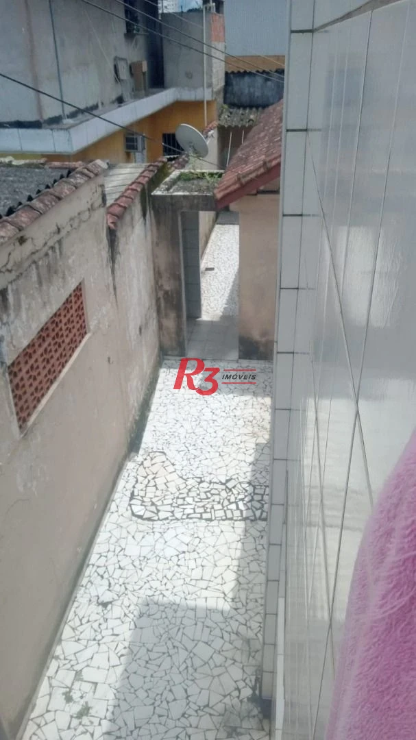 Sobrado com 3 dormitórios à venda na Vila São Jorge em Santos.