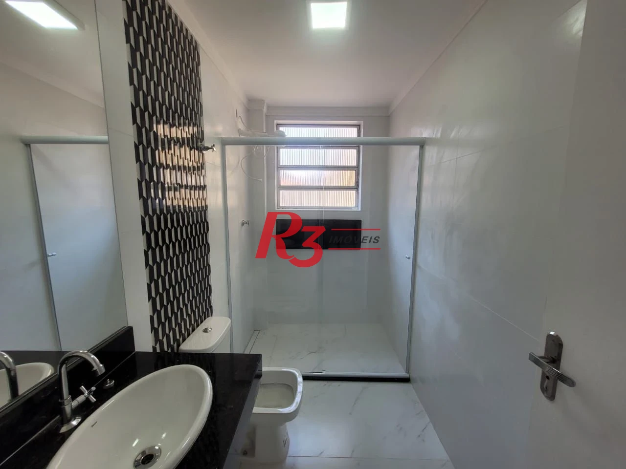 Apartamento com 2 dormitórios à venda, 70 m² por R$ 439.000,00 - Gonzaga - Santos/SP