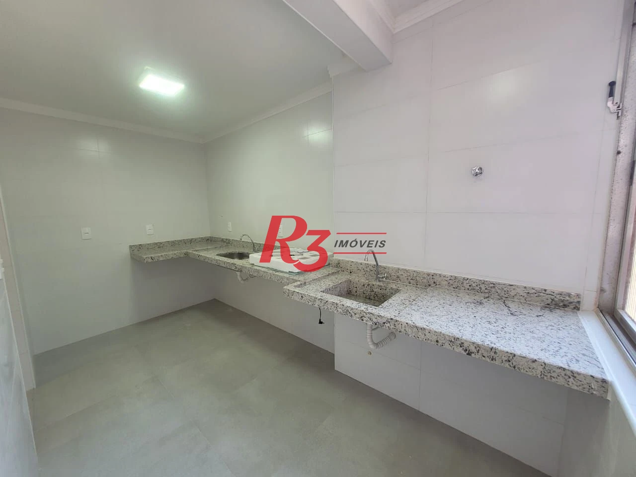 Apartamento com 2 dormitórios à venda, 70 m² por R$ 439.000,00 - Gonzaga - Santos/SP
