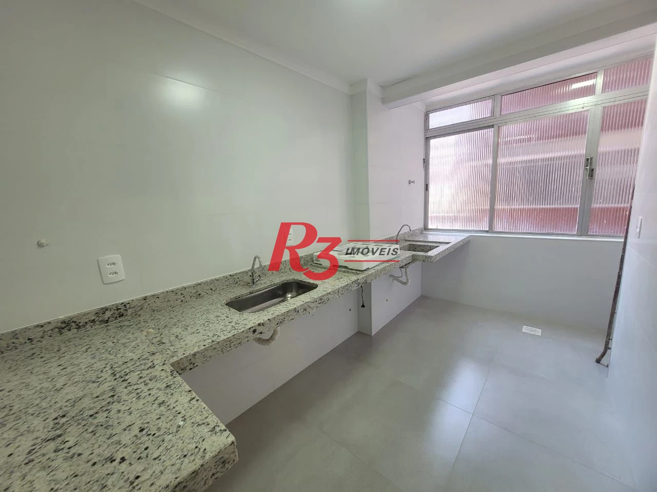 Apartamento com 2 dormitórios à venda, 70 m² por R$ 439.000,00 - Gonzaga - Santos/SP