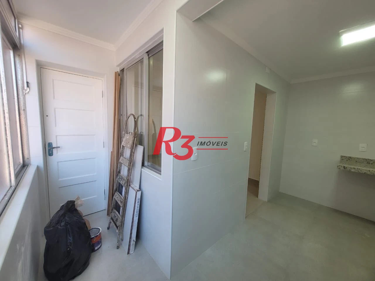 Apartamento com 2 dormitórios à venda, 70 m² por R$ 439.000,00 - Gonzaga - Santos/SP