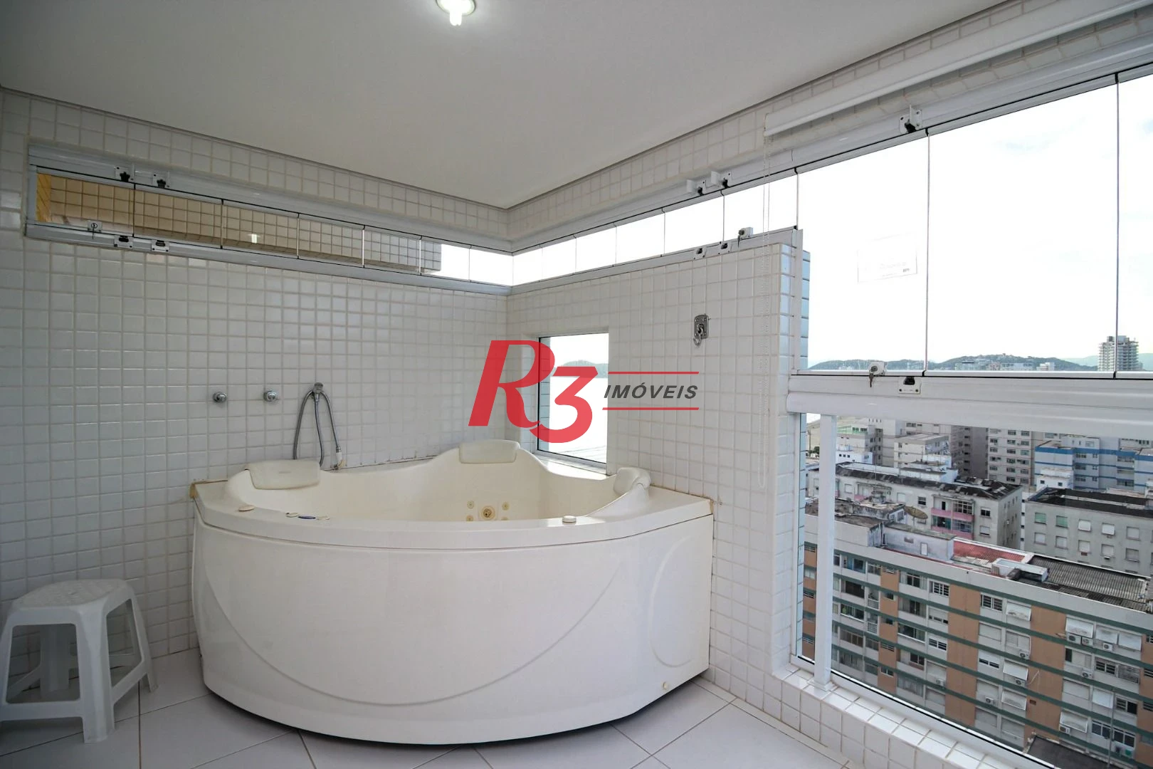 Apartamento com 3 dormitórios para alugar, 134 m² por R$ 11.500,00/mês - Embaré - Santos/SP
