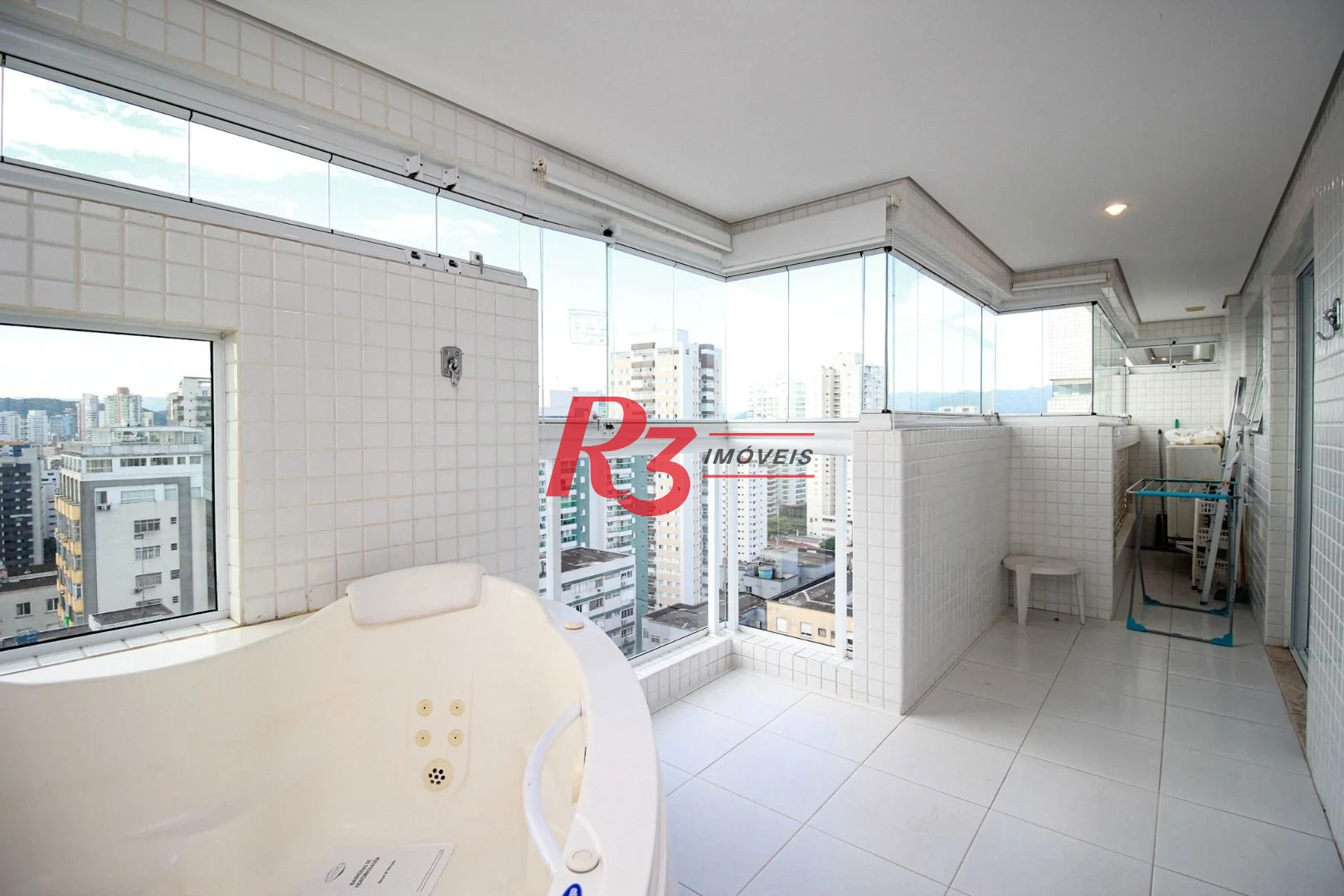Apartamento com 3 dormitórios para alugar, 134 m² por R$ 11.500,00/mês - Embaré - Santos/SP