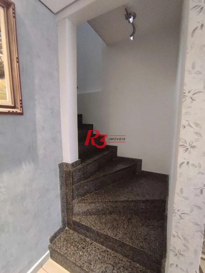 Sobrado com 3 dormitórios à venda, 130 m² por R$ 1.100.000,00 - Marapé - Santos/SP