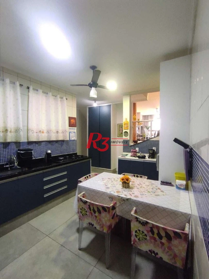 Sobrado com 3 dormitórios à venda, 130 m² por R$ 1.100.000,00 - Marapé - Santos/SP
