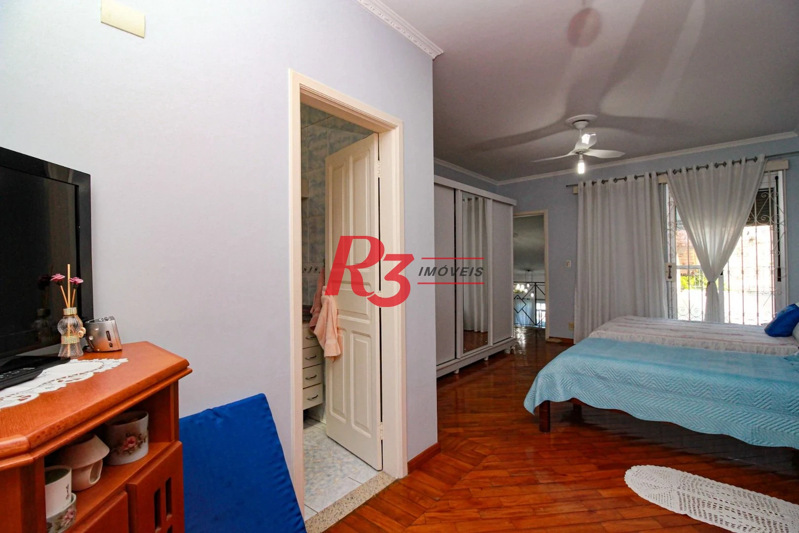 Casa com 4 dormitórios à venda, 575 m² - Encruzilhada - Santos/SP