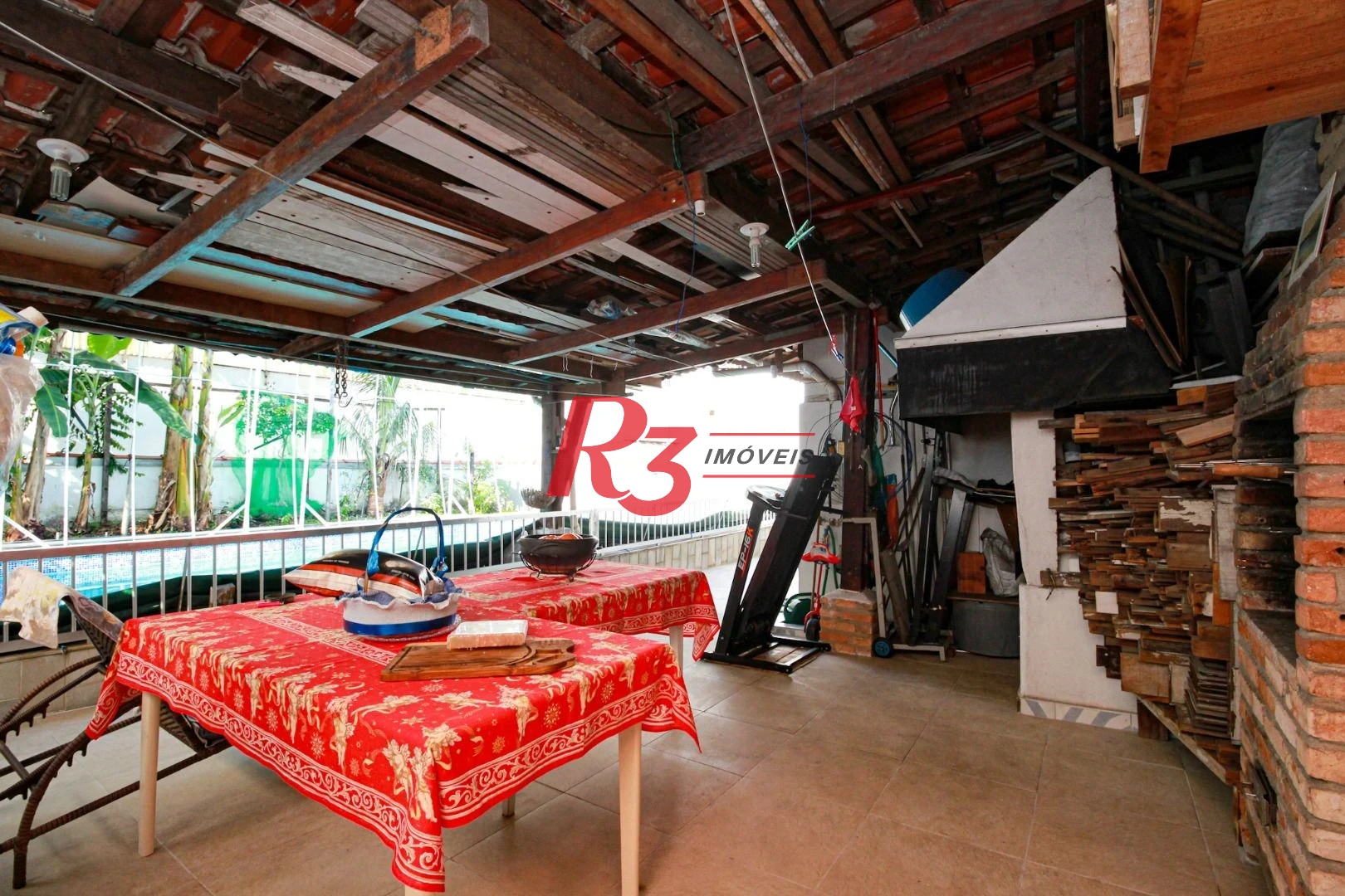Casa com 4 dormitórios à venda, 575 m² - Encruzilhada - Santos/SP
