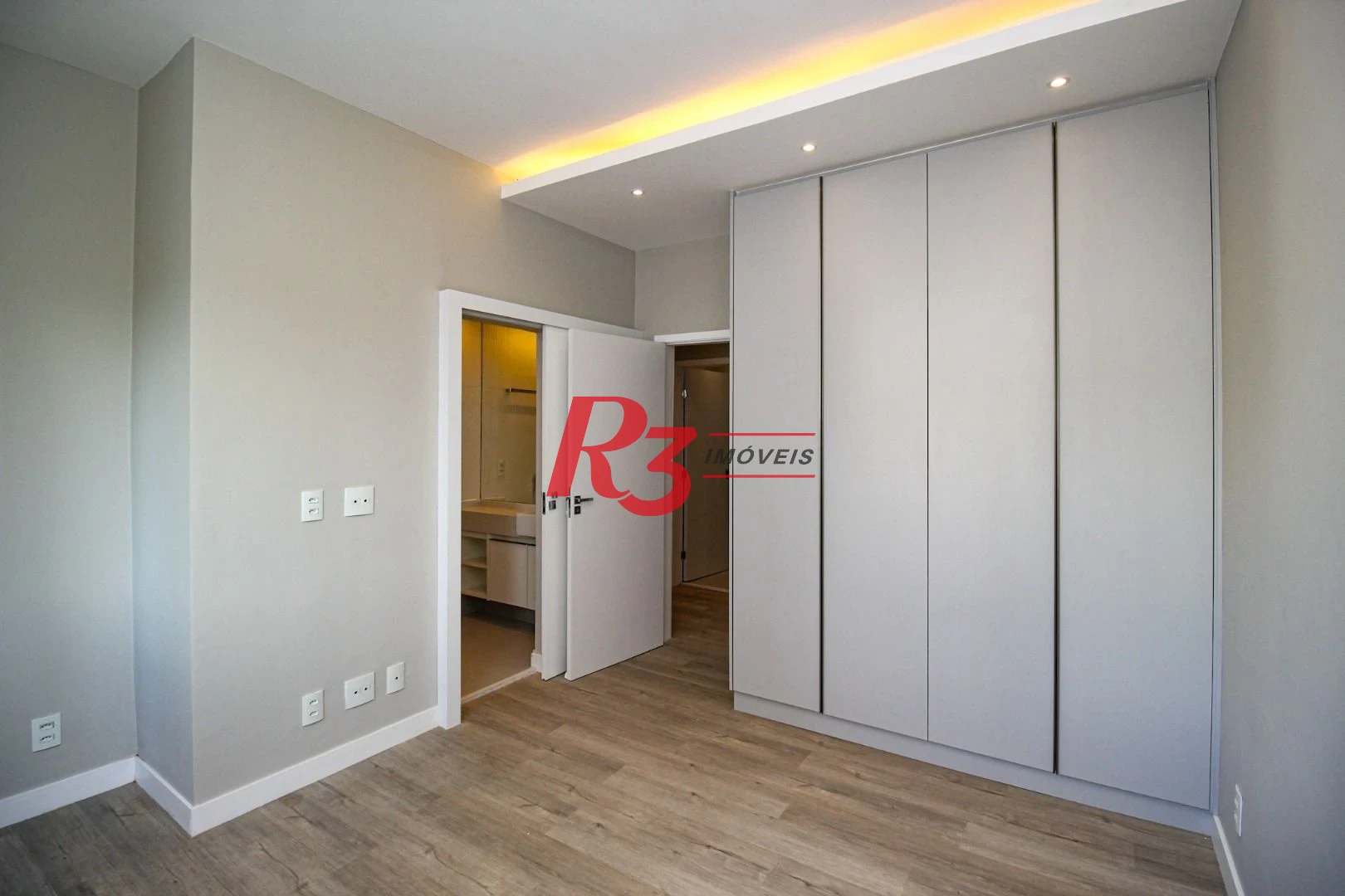Apartamento com 4 dormitórios à venda, 301 m² por R$ 3.100.000,00 - Boqueirão - Santos/SP