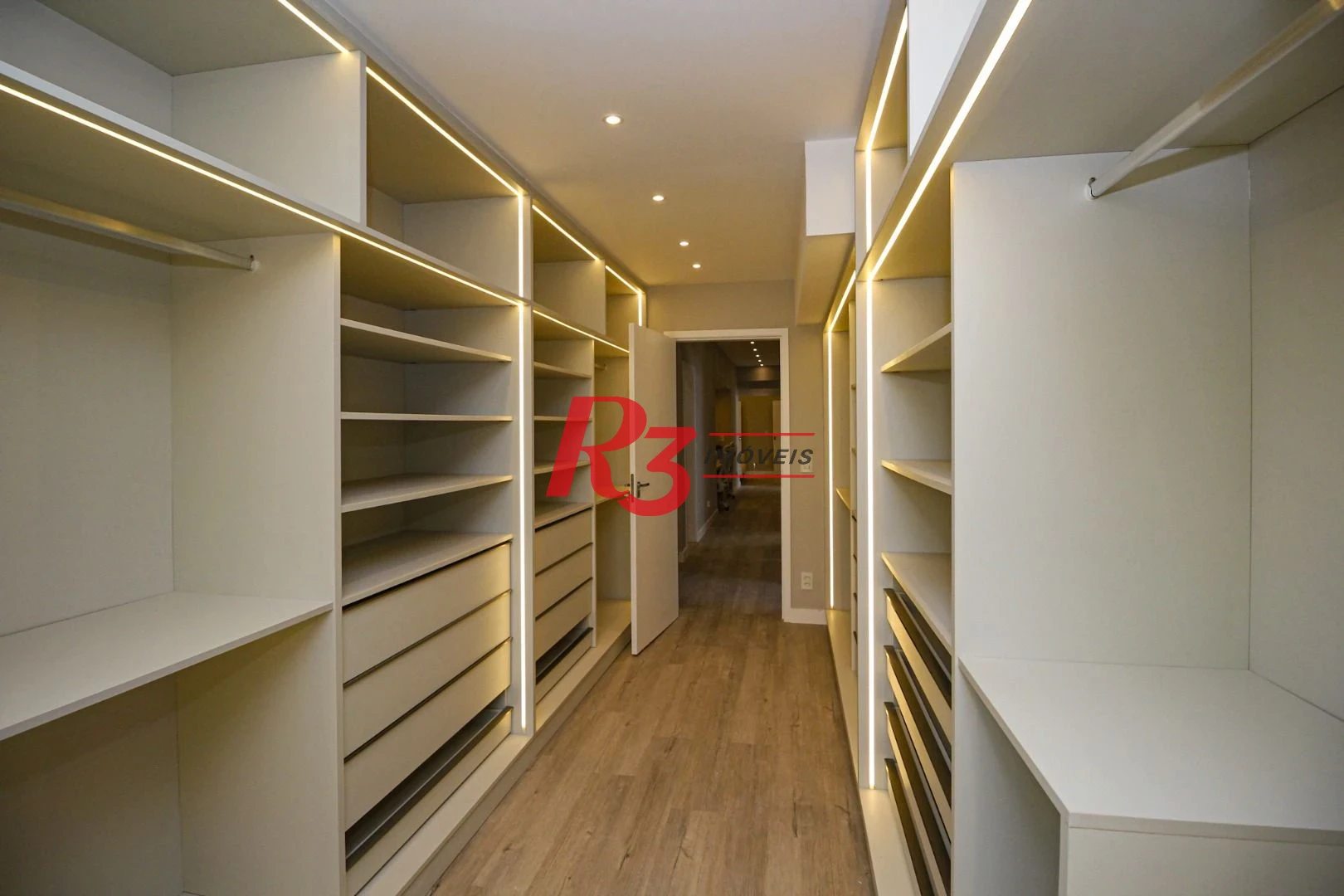Apartamento com 4 dormitórios à venda, 301 m² por R$ 3.100.000,00 - Boqueirão - Santos/SP