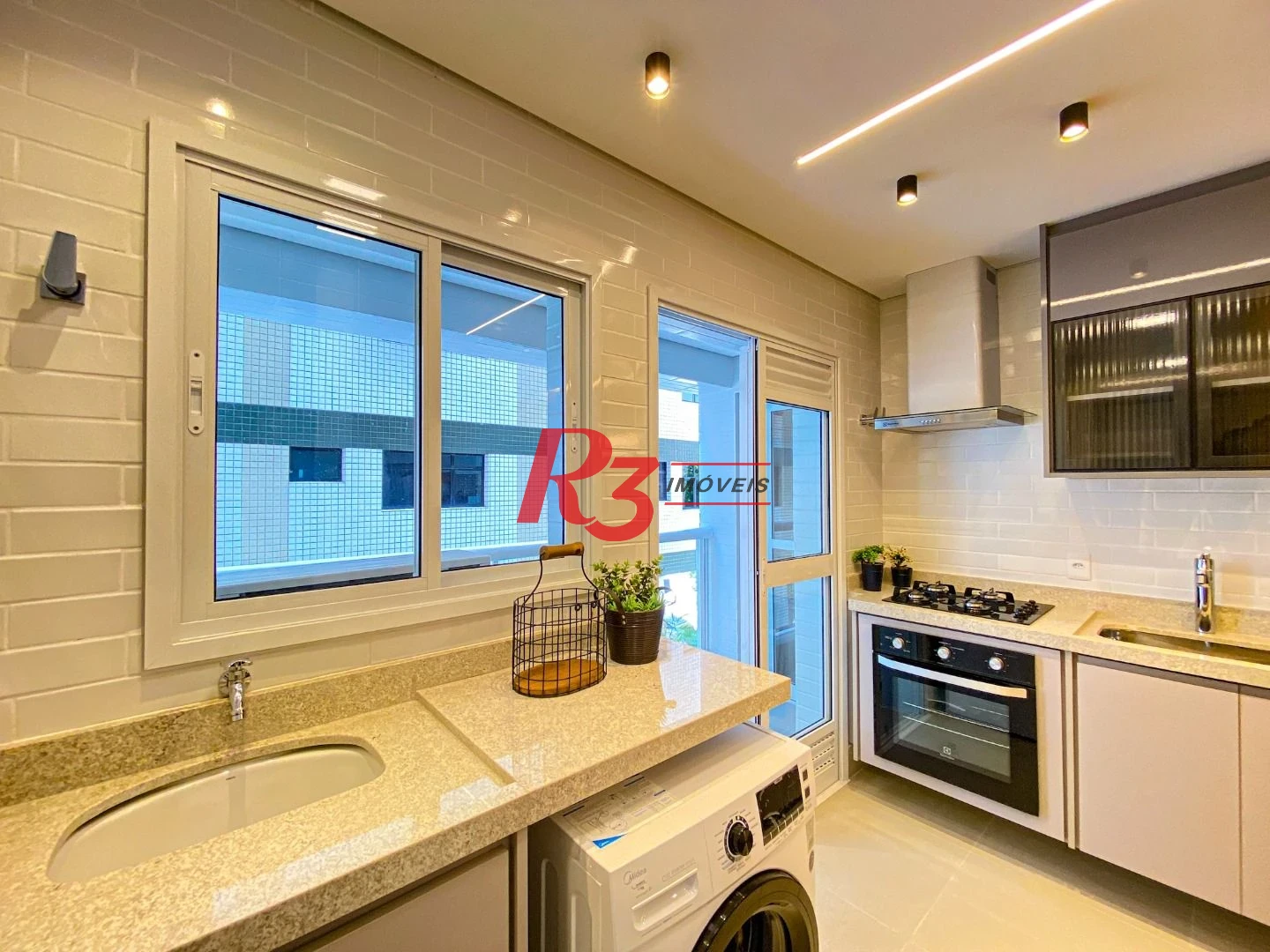 Apartamento com 2 dormitórios à venda, 82 m² por R$ 890.000,00 - Aparecida - Santos/SP