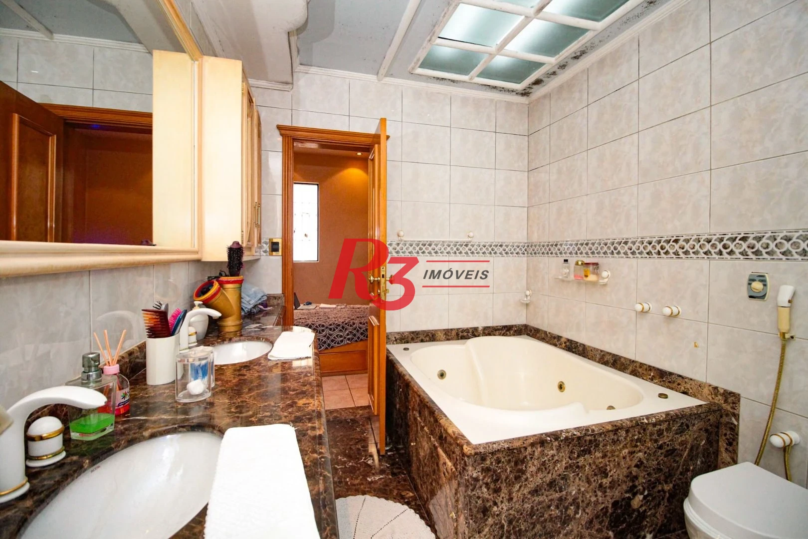 Sobrado com 5 dormitórios à venda, 258 m² - Embaré - Santos/SP