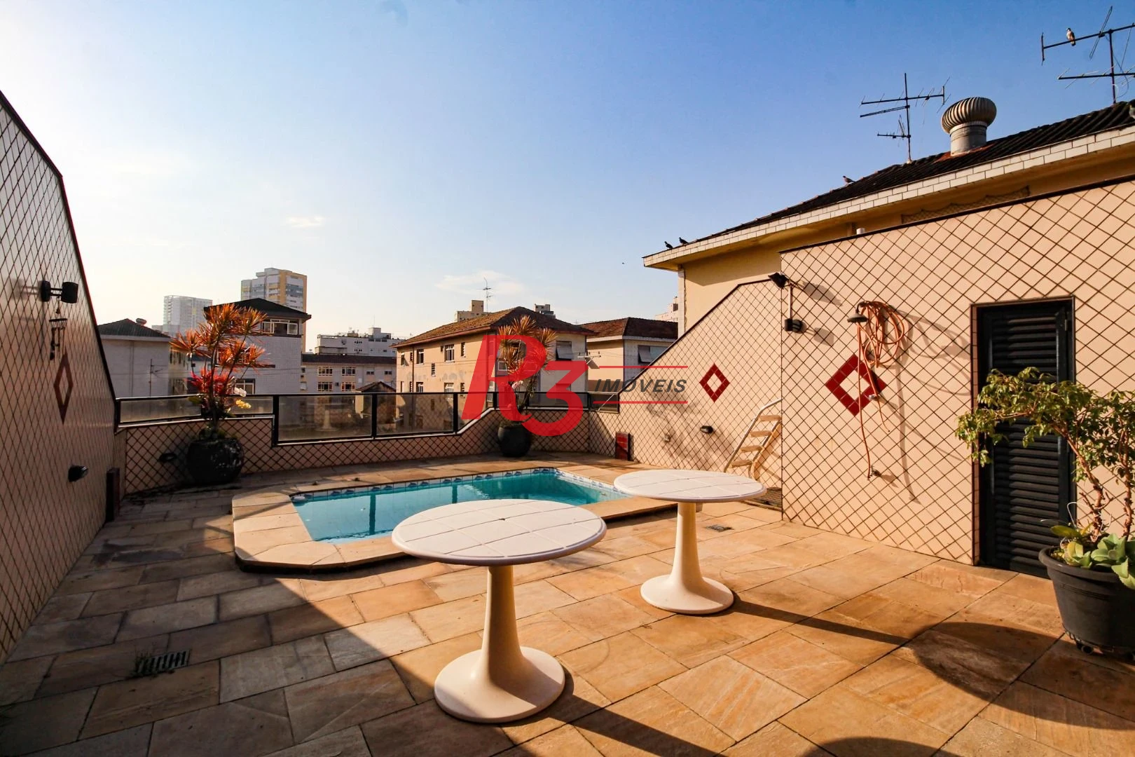 Sobrado com 5 dormitórios à venda, 258 m² - Embaré - Santos/SP