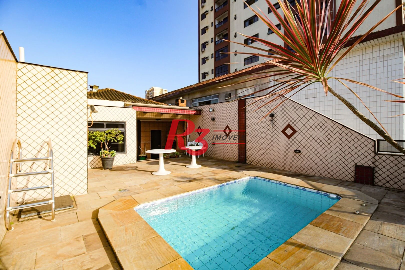 Sobrado com 5 dormitórios à venda, 258 m² - Embaré - Santos/SP