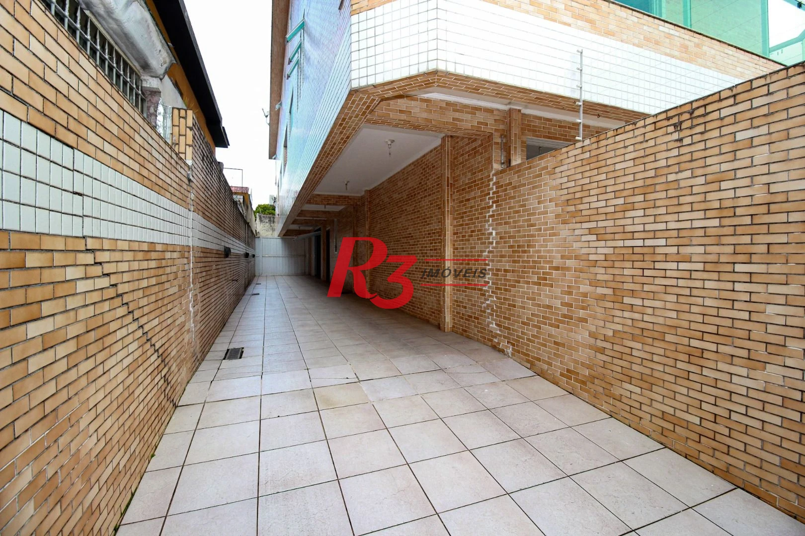 Casa triplex com 3 suítes, à venda, 181 m² por R$ 622.000,00 - Vila Valença - São Vicente/SP