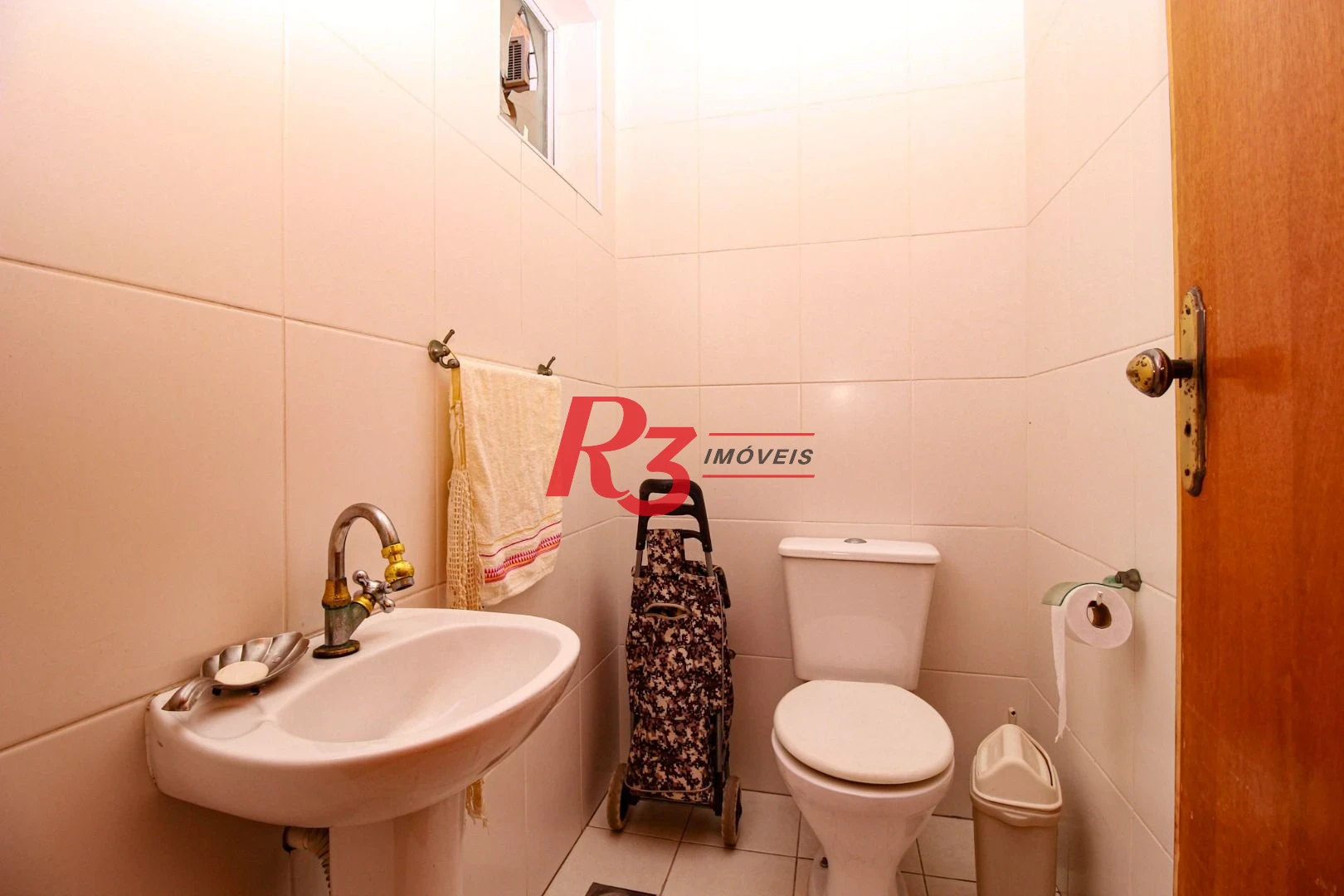 Casa triplex com 3 suítes, à venda, 181 m² por R$ 622.000,00 - Vila Valença - São Vicente/SP