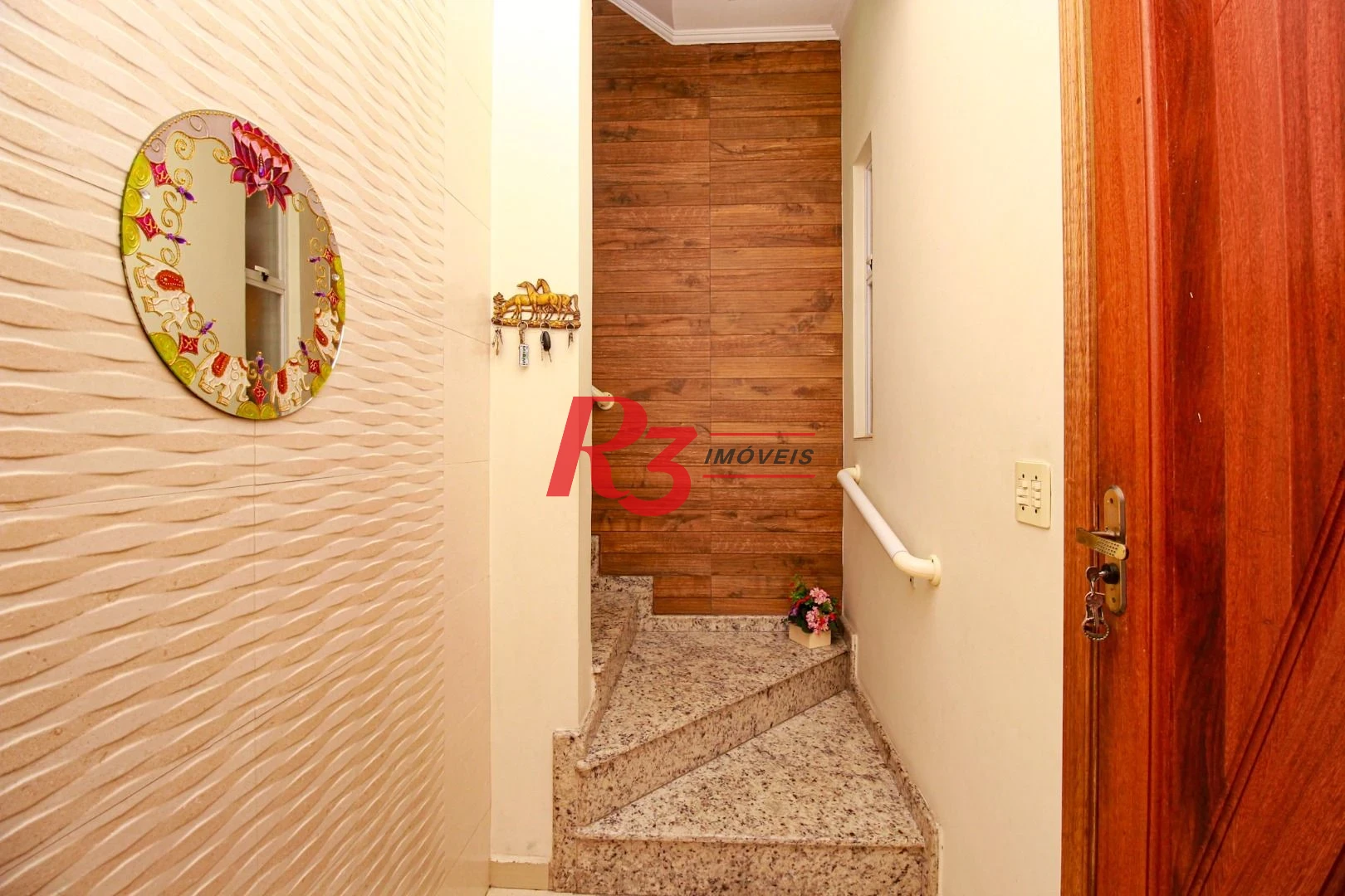 Casa triplex com 3 suítes, à venda, 181 m² por R$ 622.000,00 - Vila Valença - São Vicente/SP