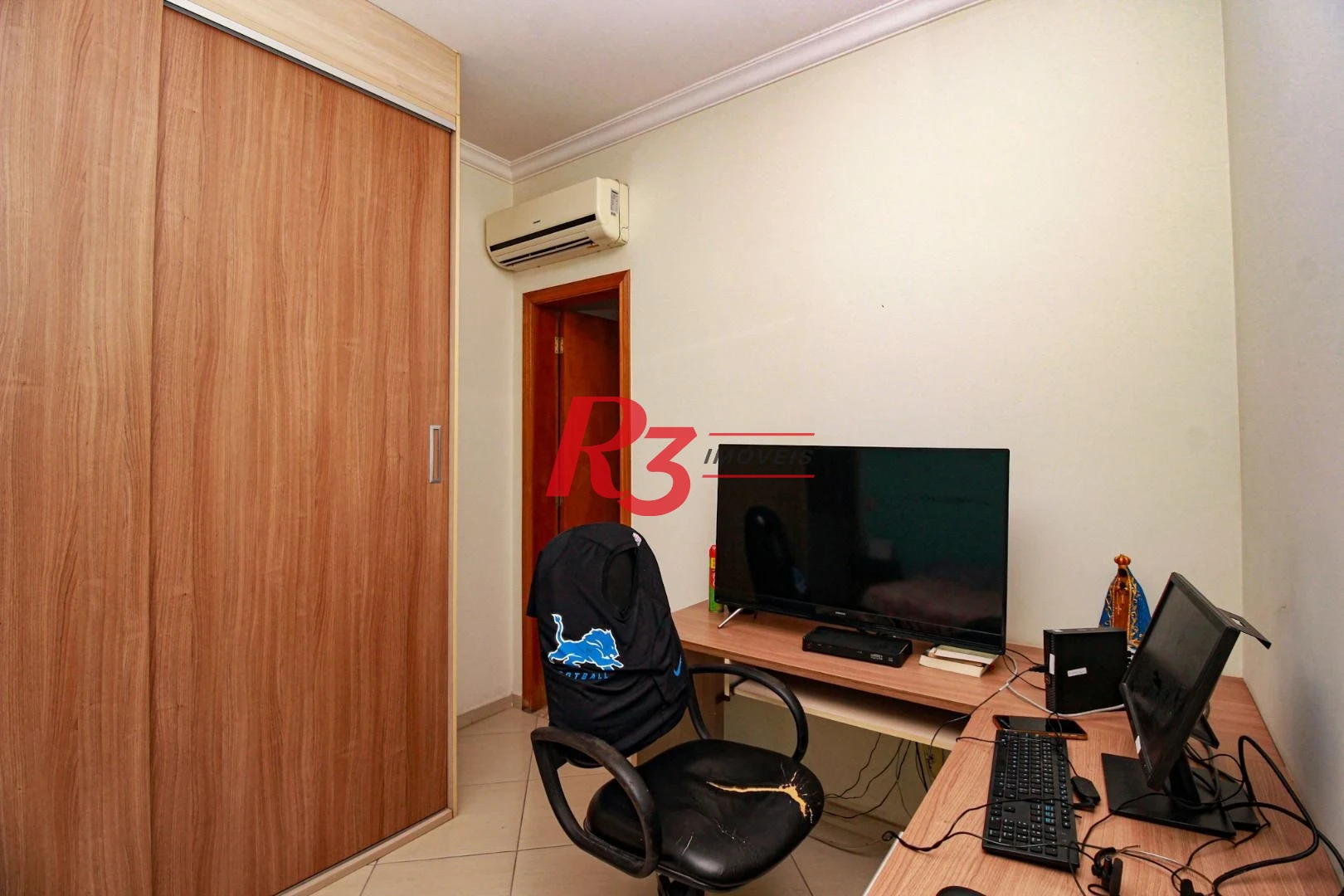 Casa triplex com 3 suítes, à venda, 181 m² por R$ 622.000,00 - Vila Valença - São Vicente/SP