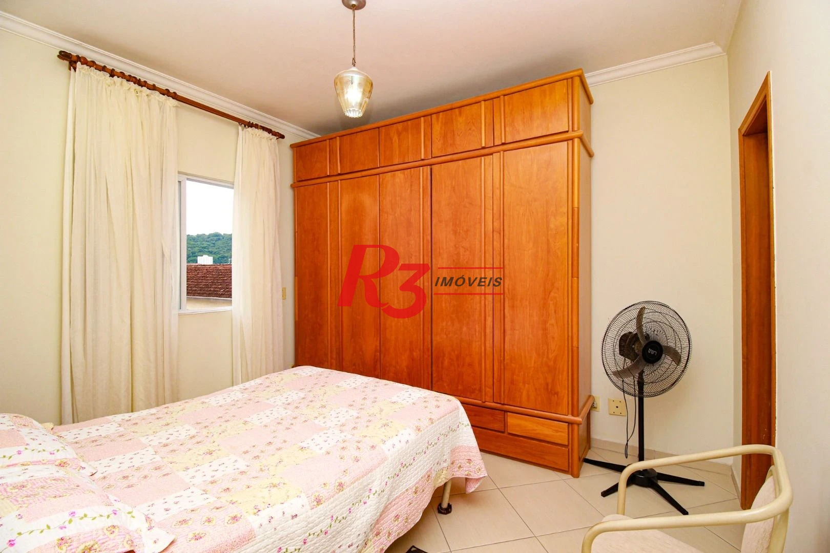 Casa triplex com 3 suítes, à venda, 181 m² por R$ 622.000,00 - Vila Valença - São Vicente/SP