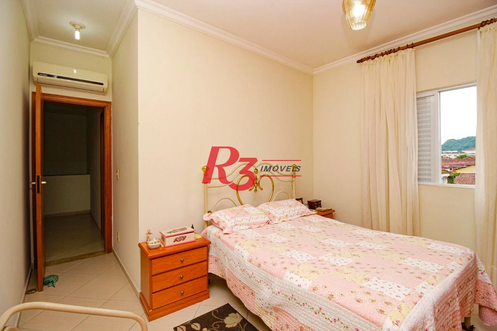 Casa triplex com 3 suítes, à venda, 181 m² por R$ 622.000,00 - Vila Valença - São Vicente/SP