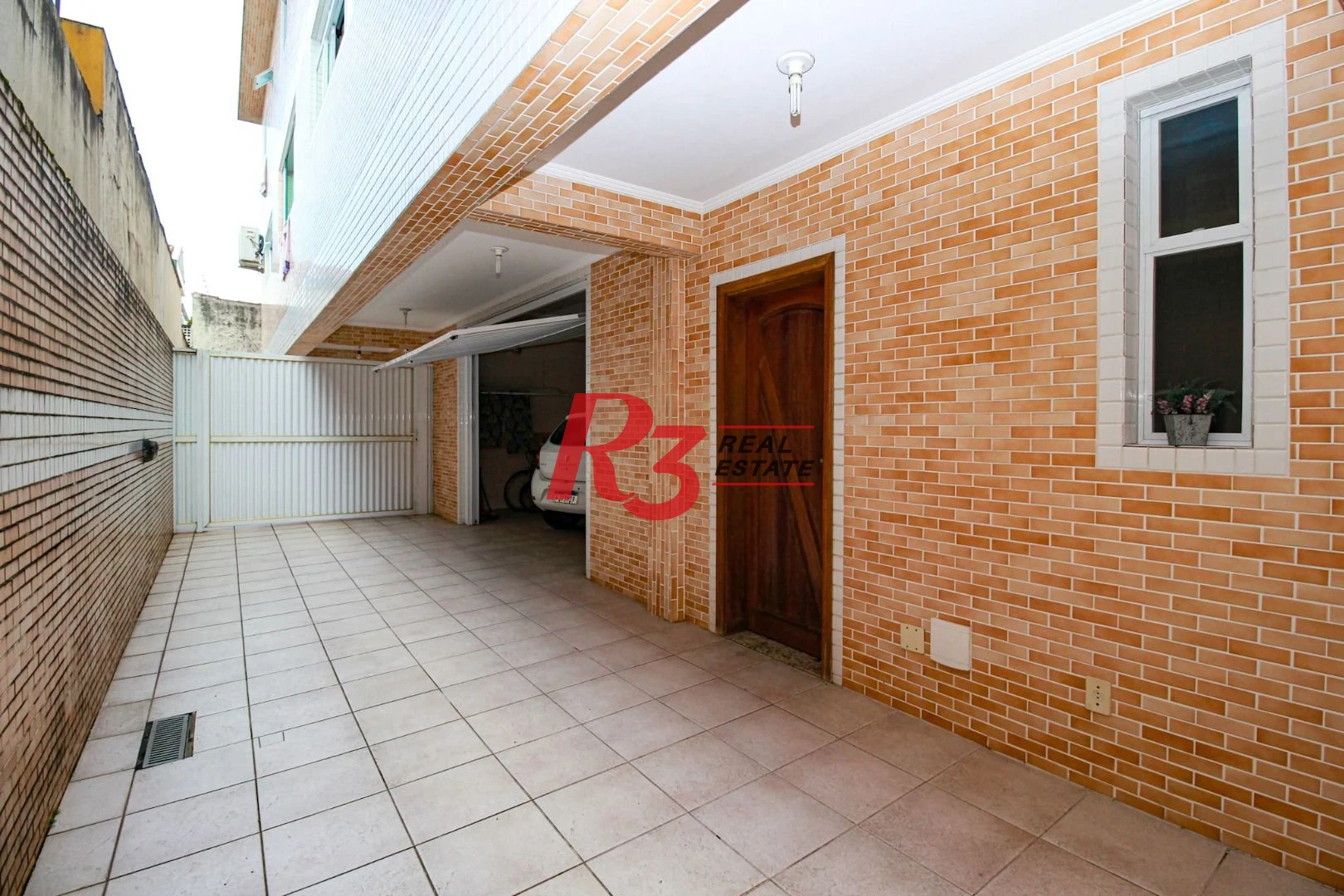 Casa triplex com 3 suítes, à venda, 181 m² por R$ 622.000,00 - Vila Valença - São Vicente/SP