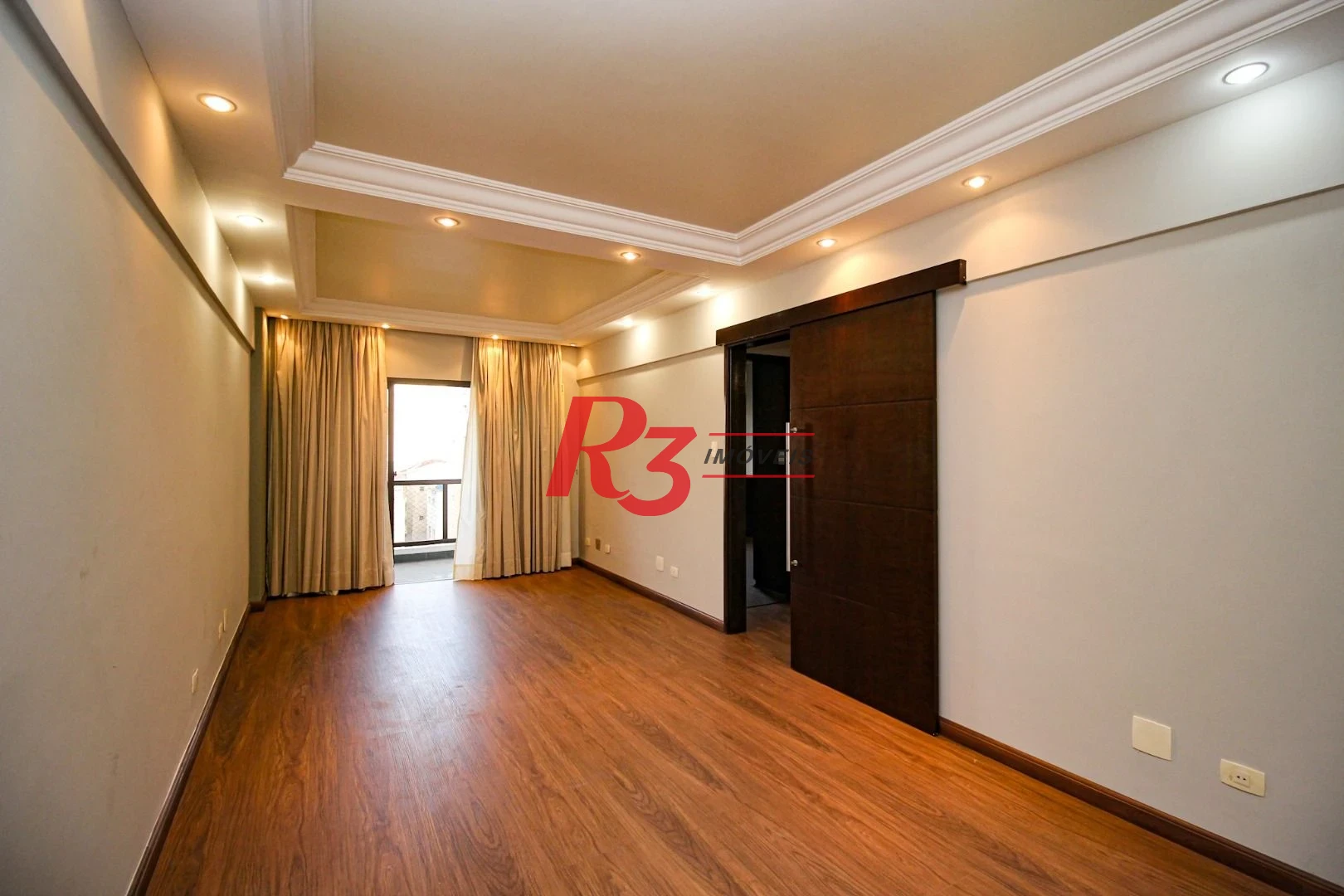 Apartamento com 2 dormitórios à venda, 99 m² por R$ 580.000,00 - Centro - São Vicente/SP